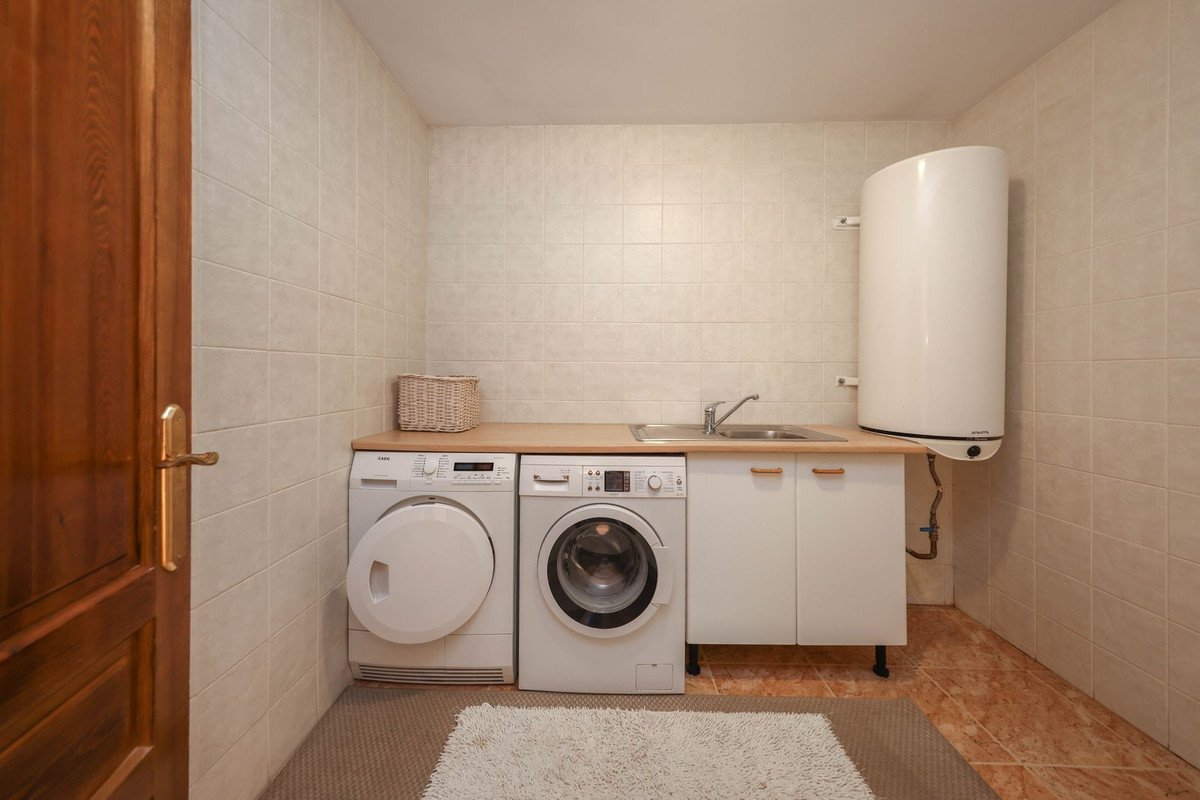 4 Bed Detached Villa in Coín