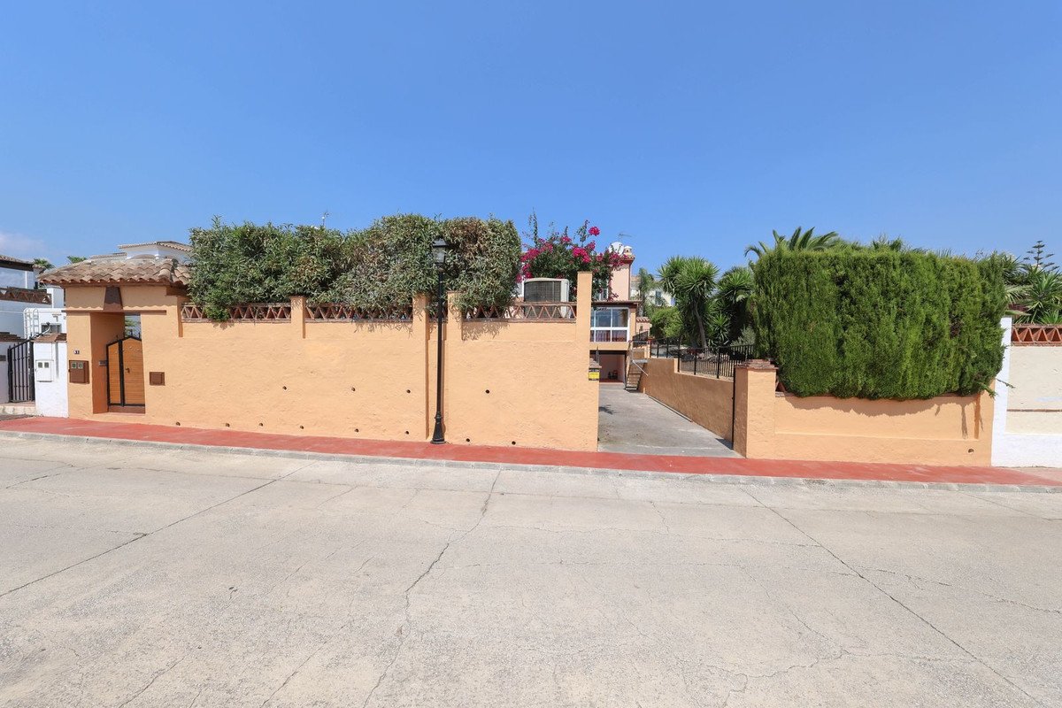 4 Bed Detached Villa in Coín