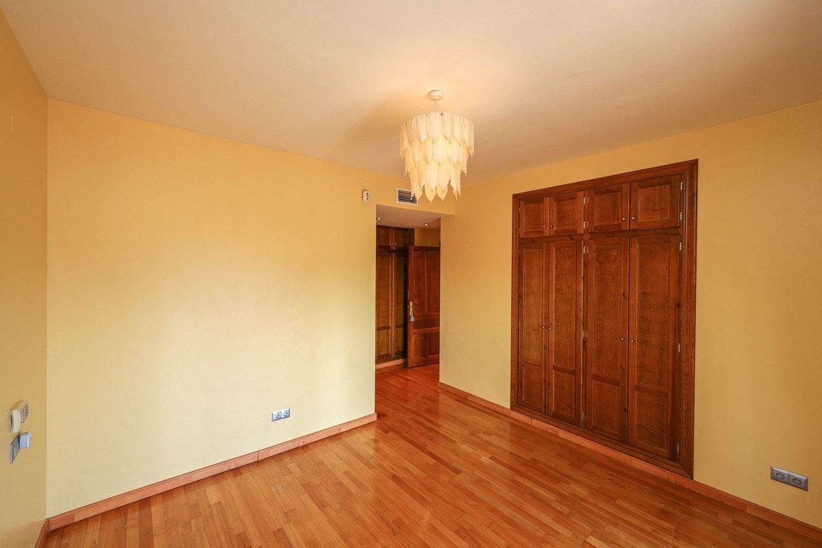 4 Bed Detached Villa in Coín