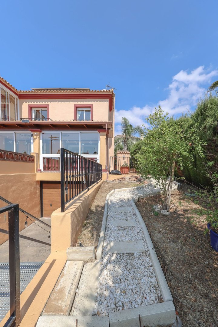 4 Bed Detached Villa in Coín