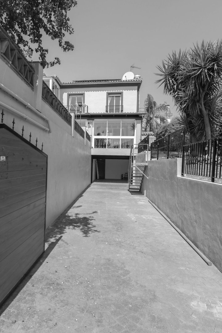4 Bed Detached Villa in Coín