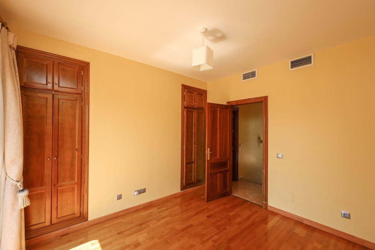 4 Bed Detached Villa in Coín