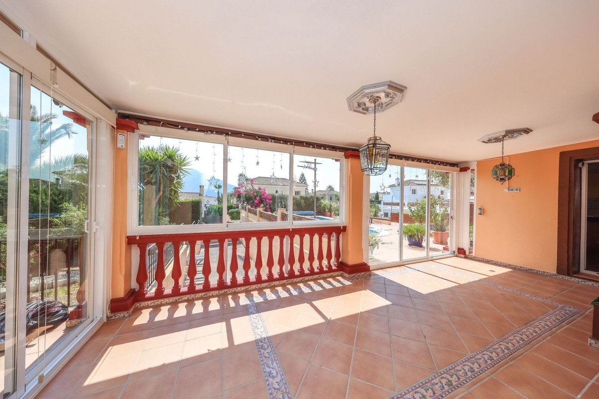 4 Bed Detached Villa in Coín