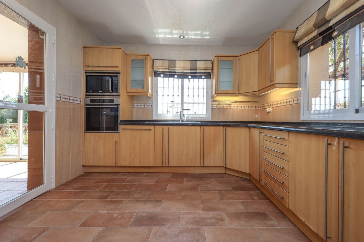 4 Bed Detached Villa in Coín
