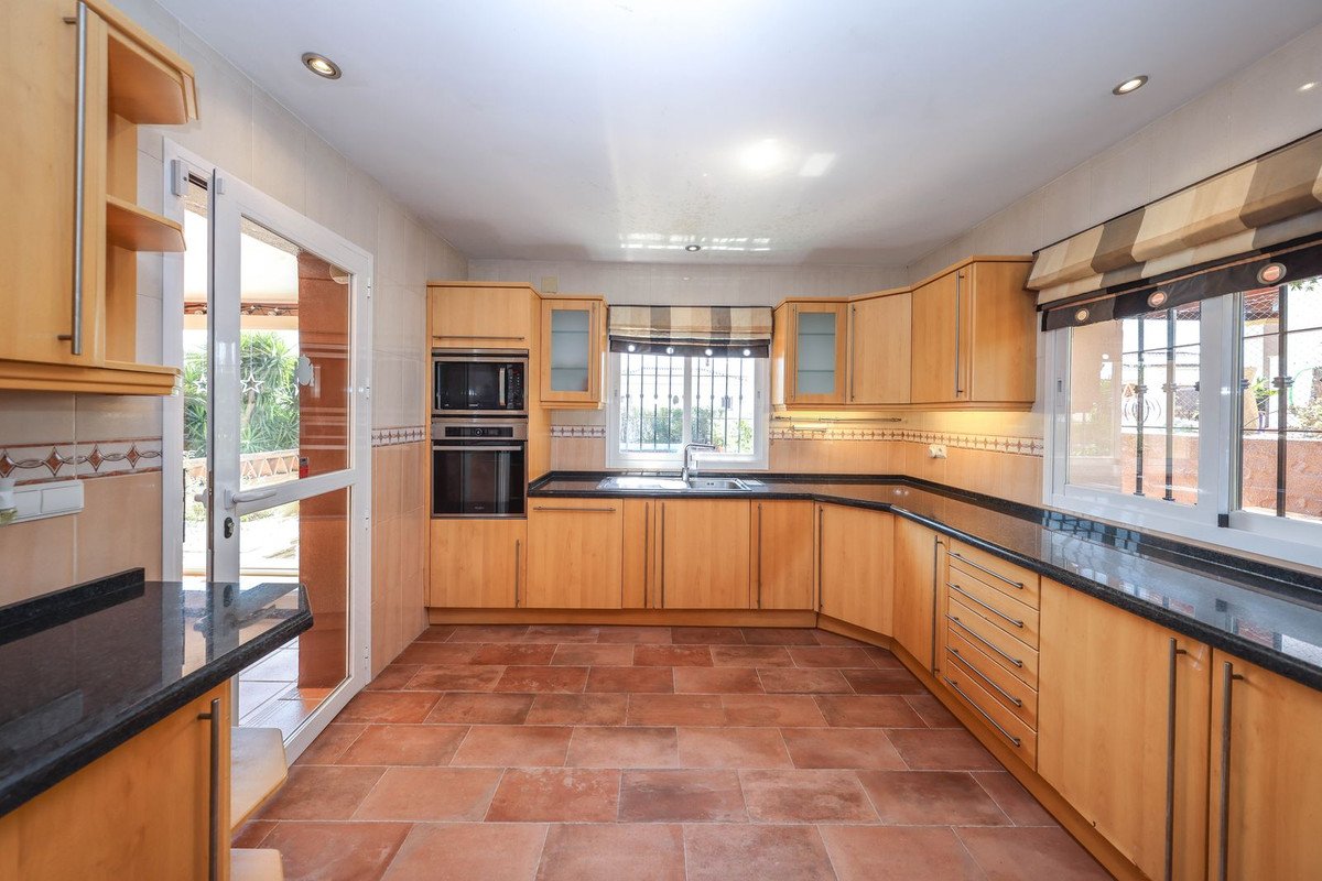 4 Bed Detached Villa in Coín