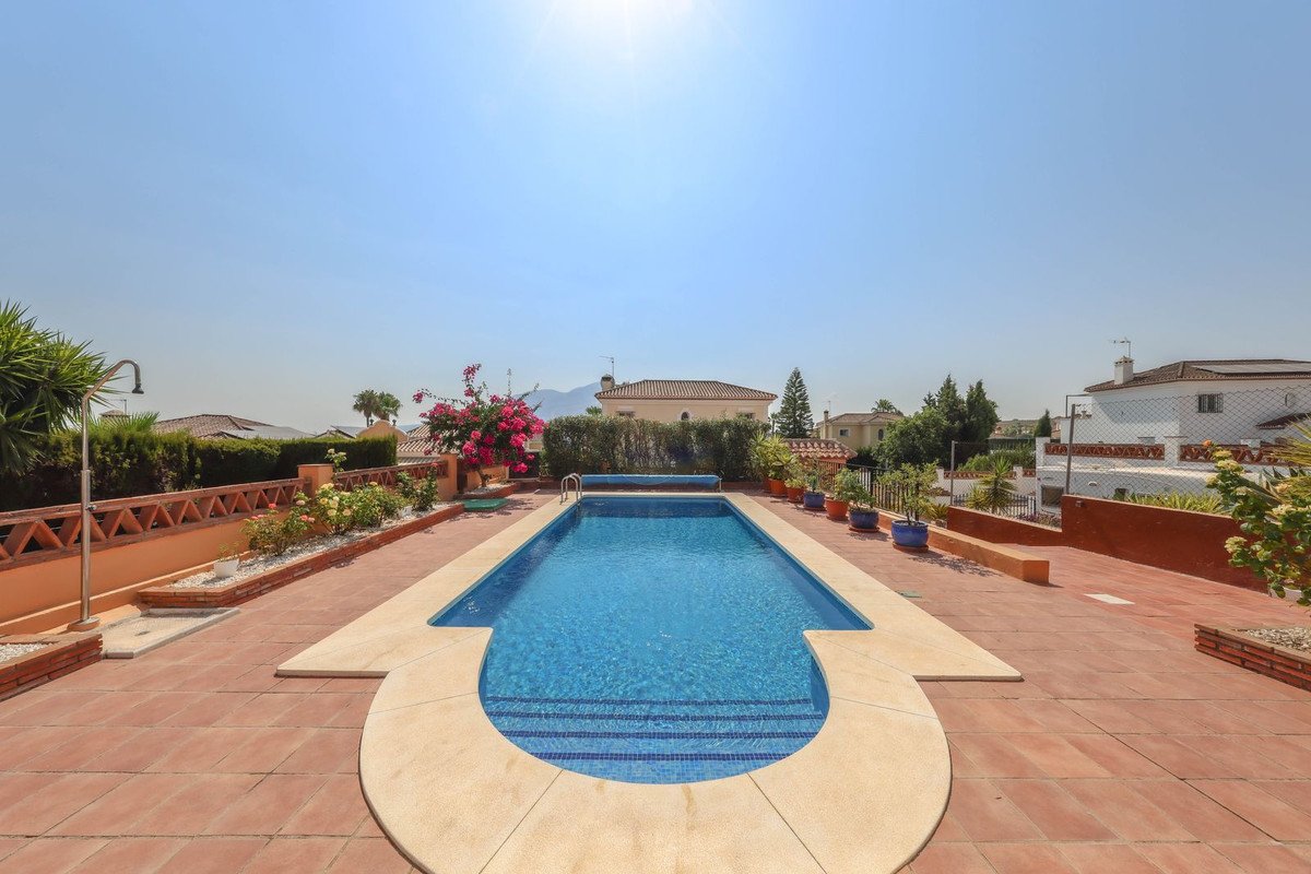 4 Bed Detached Villa in Coín