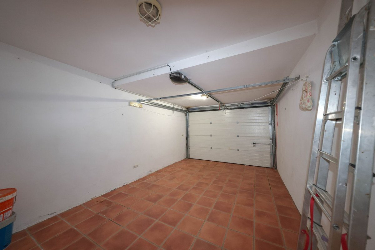 4 Bed Detached Villa in Coín