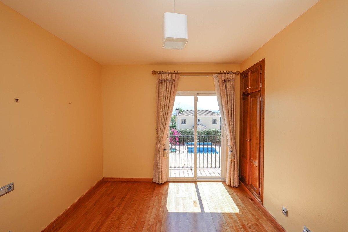 4 Bed Detached Villa in Coín