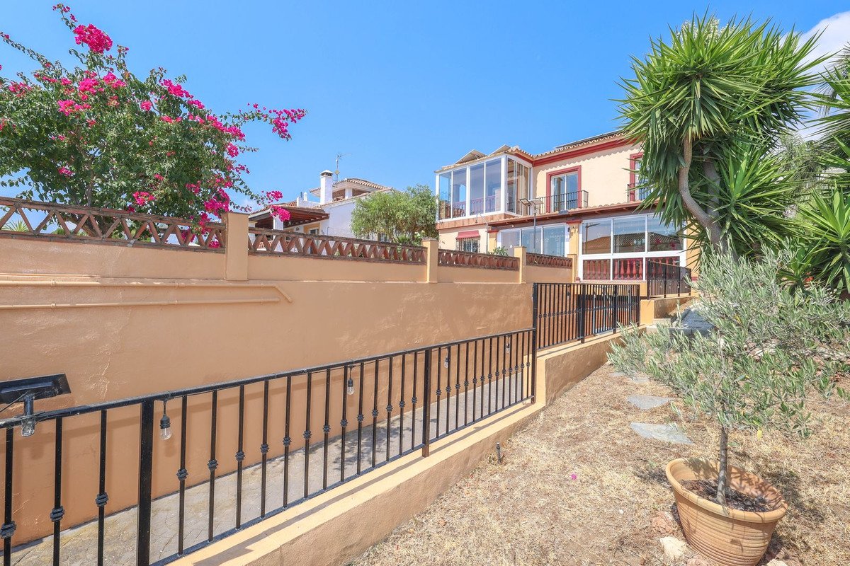 4 Bed Detached Villa in Coín