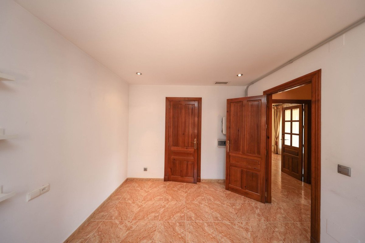 4 Bed Detached Villa in Coín