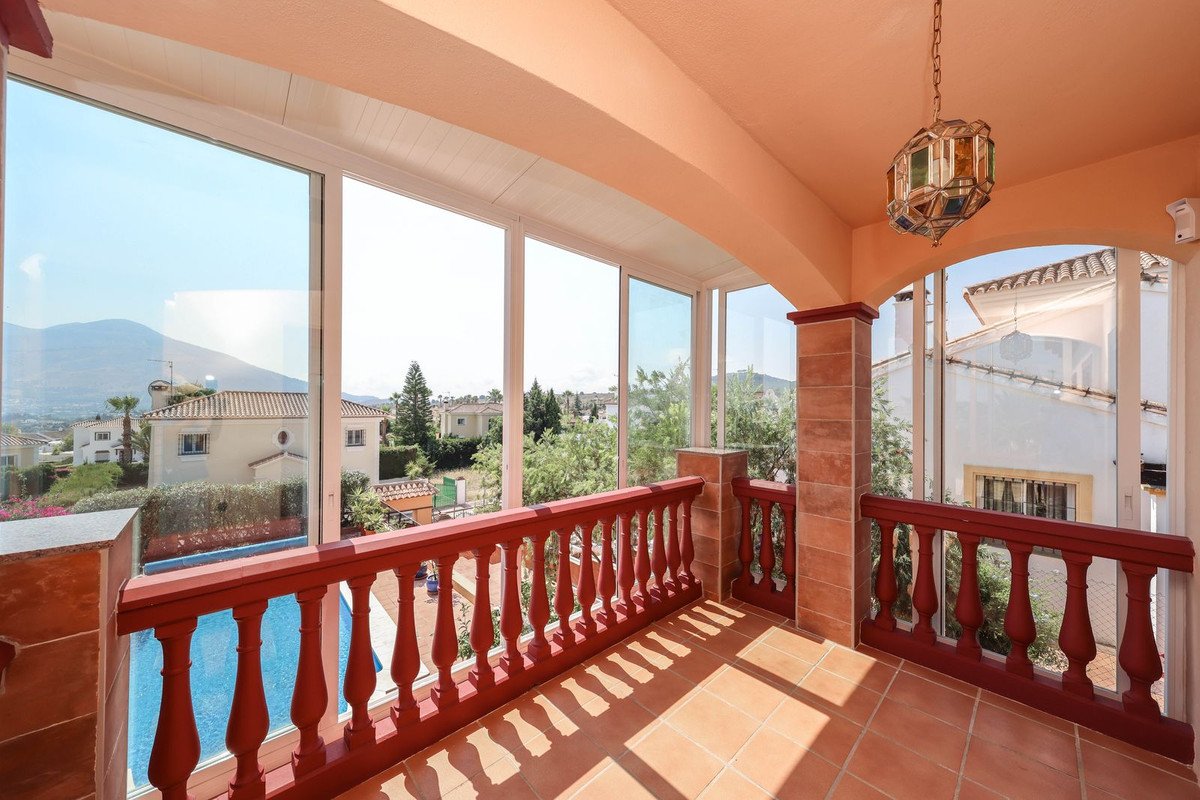 4 Bed Detached Villa in Coín