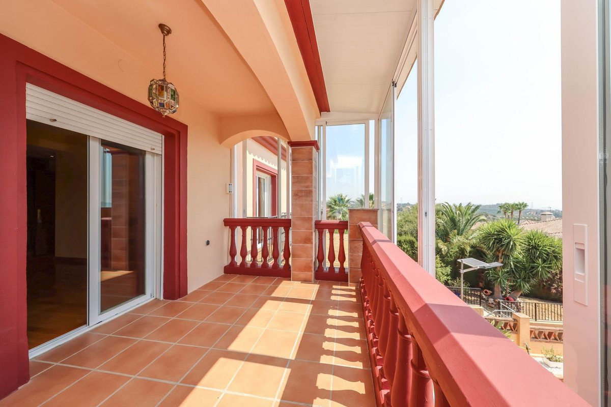 4 Bed Detached Villa in Coín