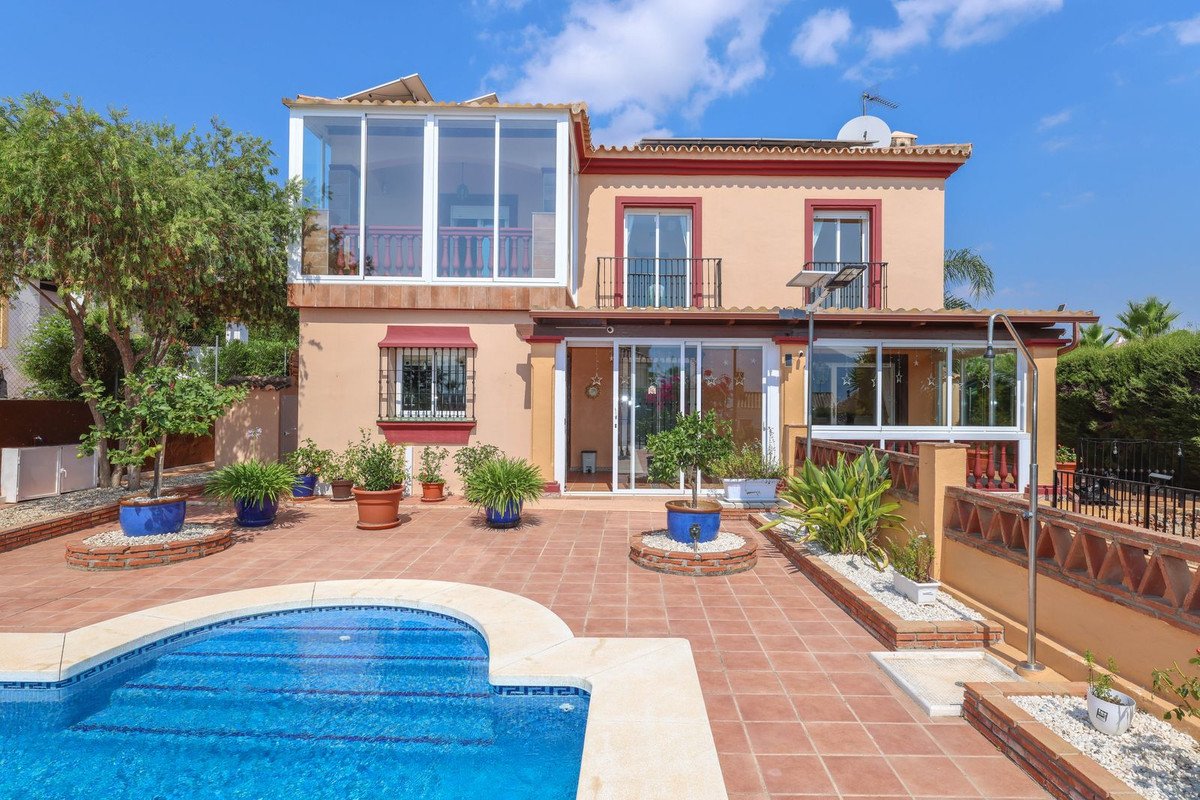 4 Bed Detached Villa in Coín
