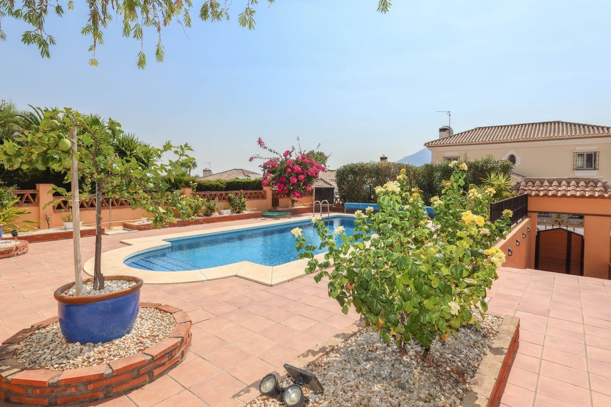 4 Bed Detached Villa in Coín