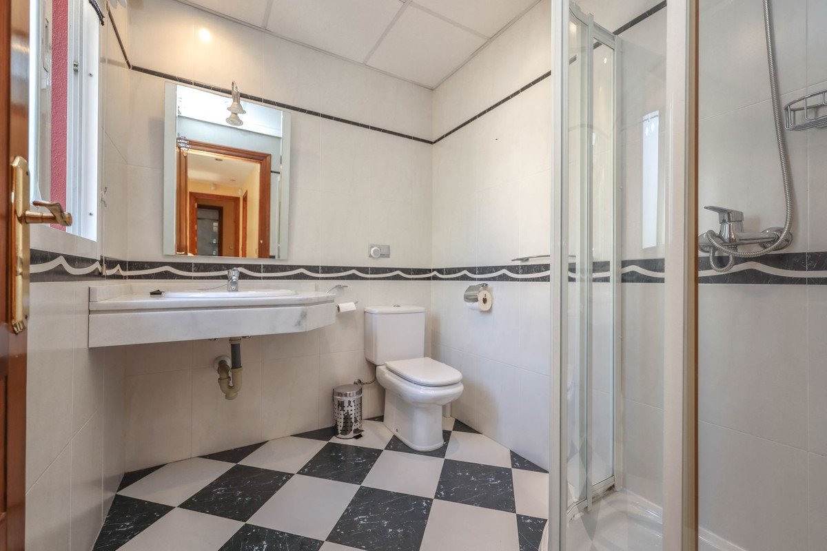 4 Bed Detached Villa in Coín