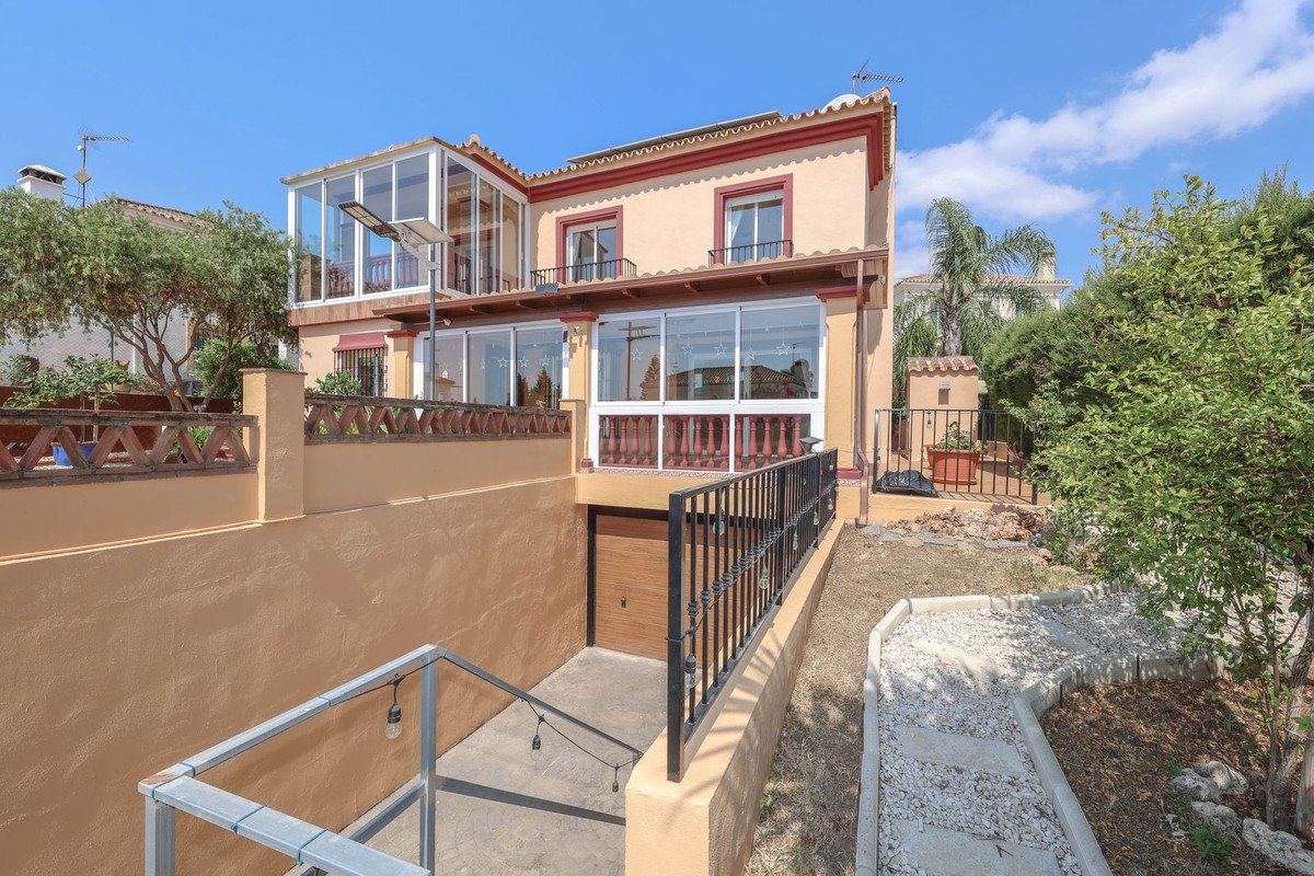 4 Bed Detached Villa in Coín