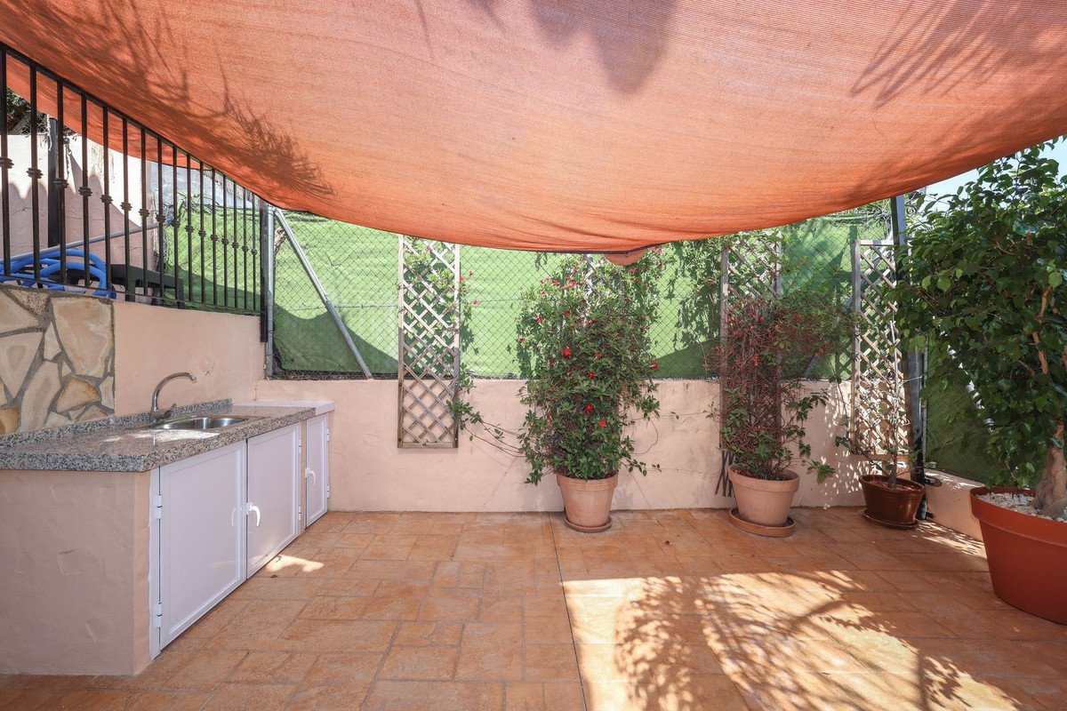 4 Bed Detached Villa in Coín