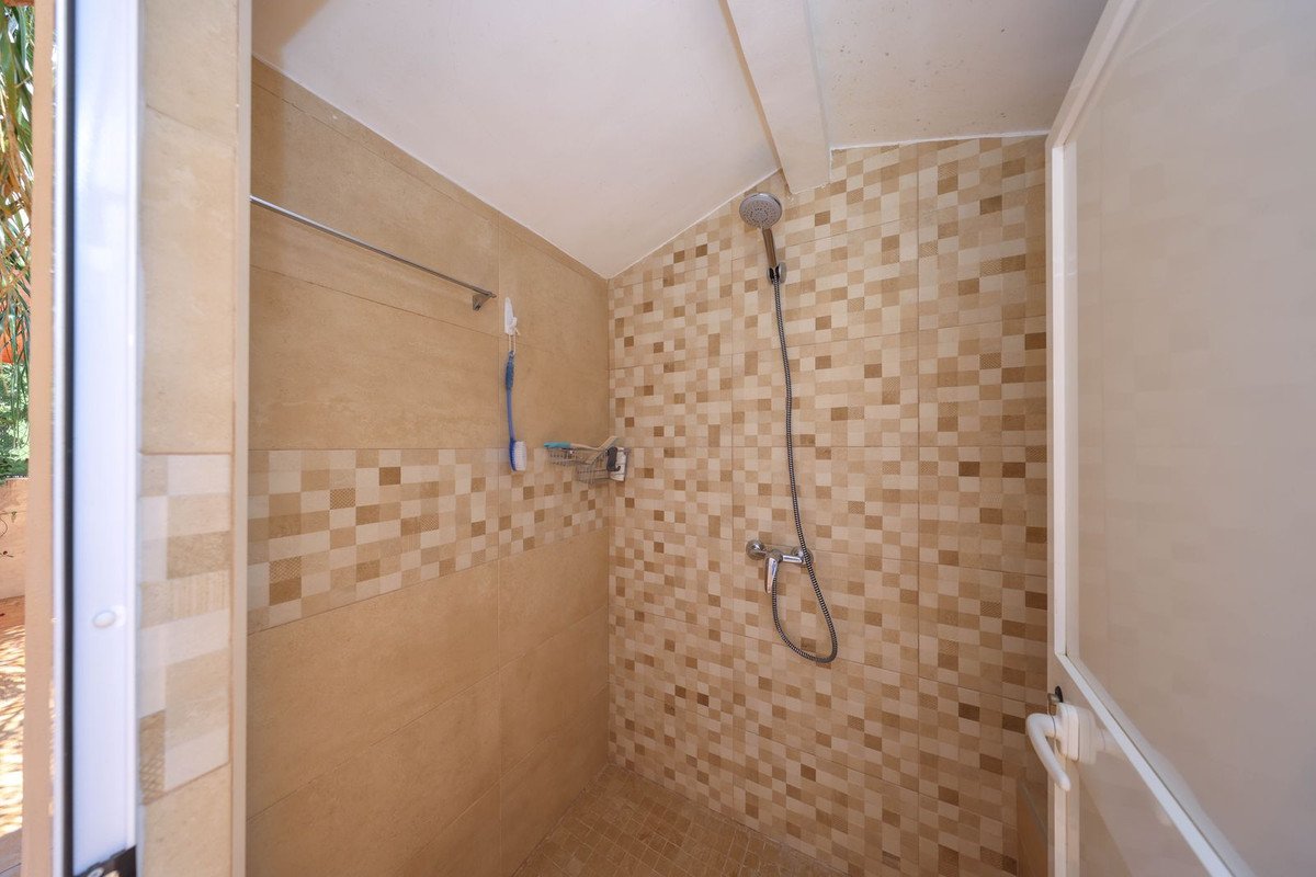 4 Bed Detached Villa in Coín