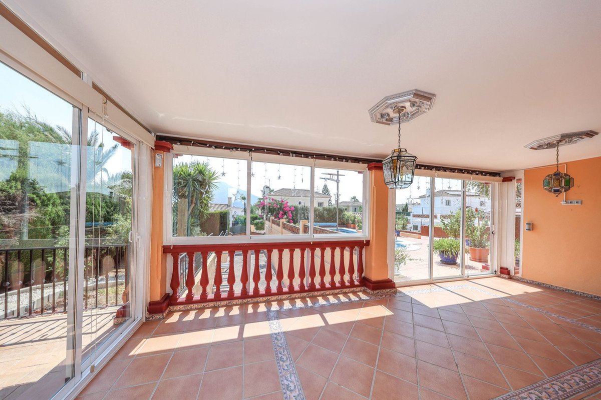4 Bed Detached Villa in Coín