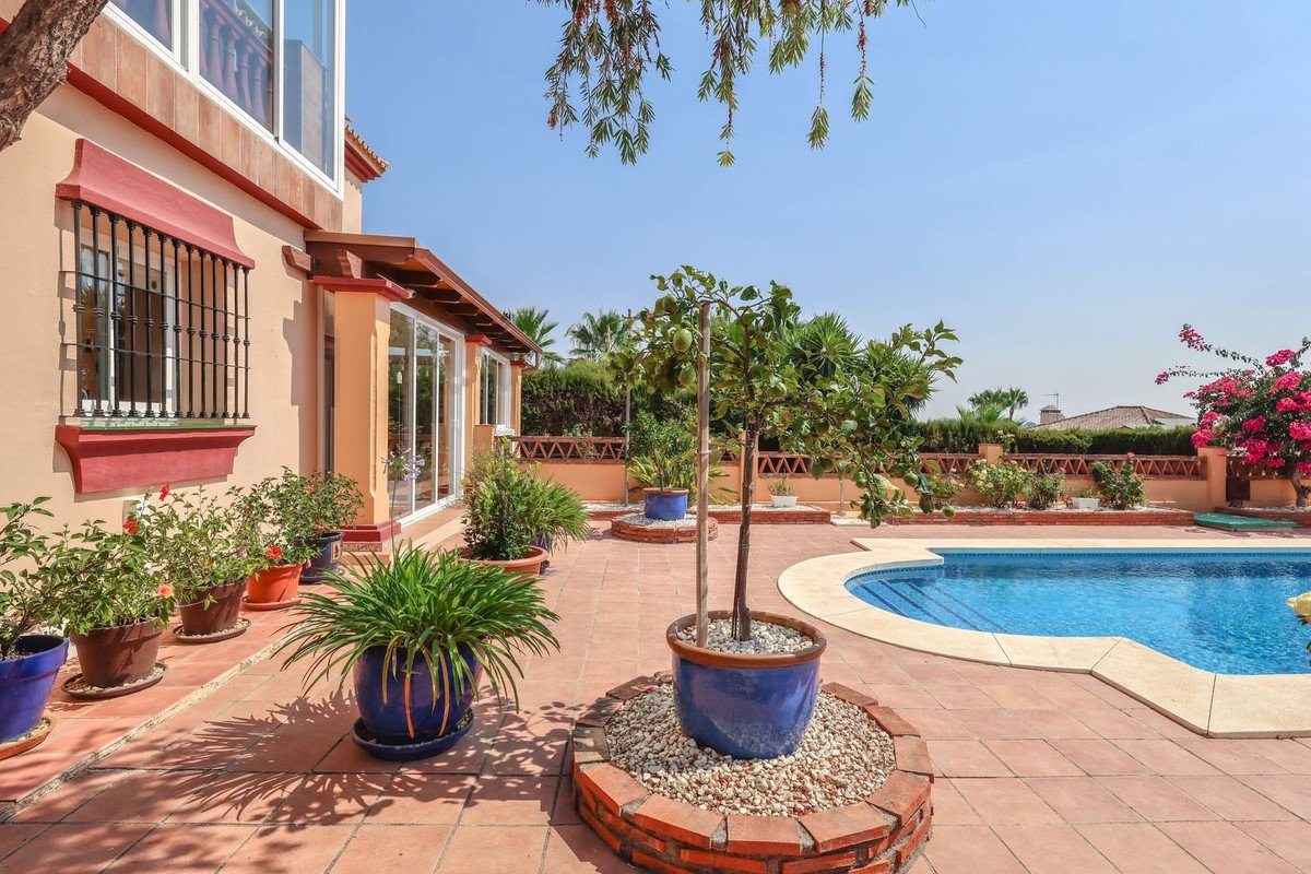 4 Bed Detached Villa in Coín