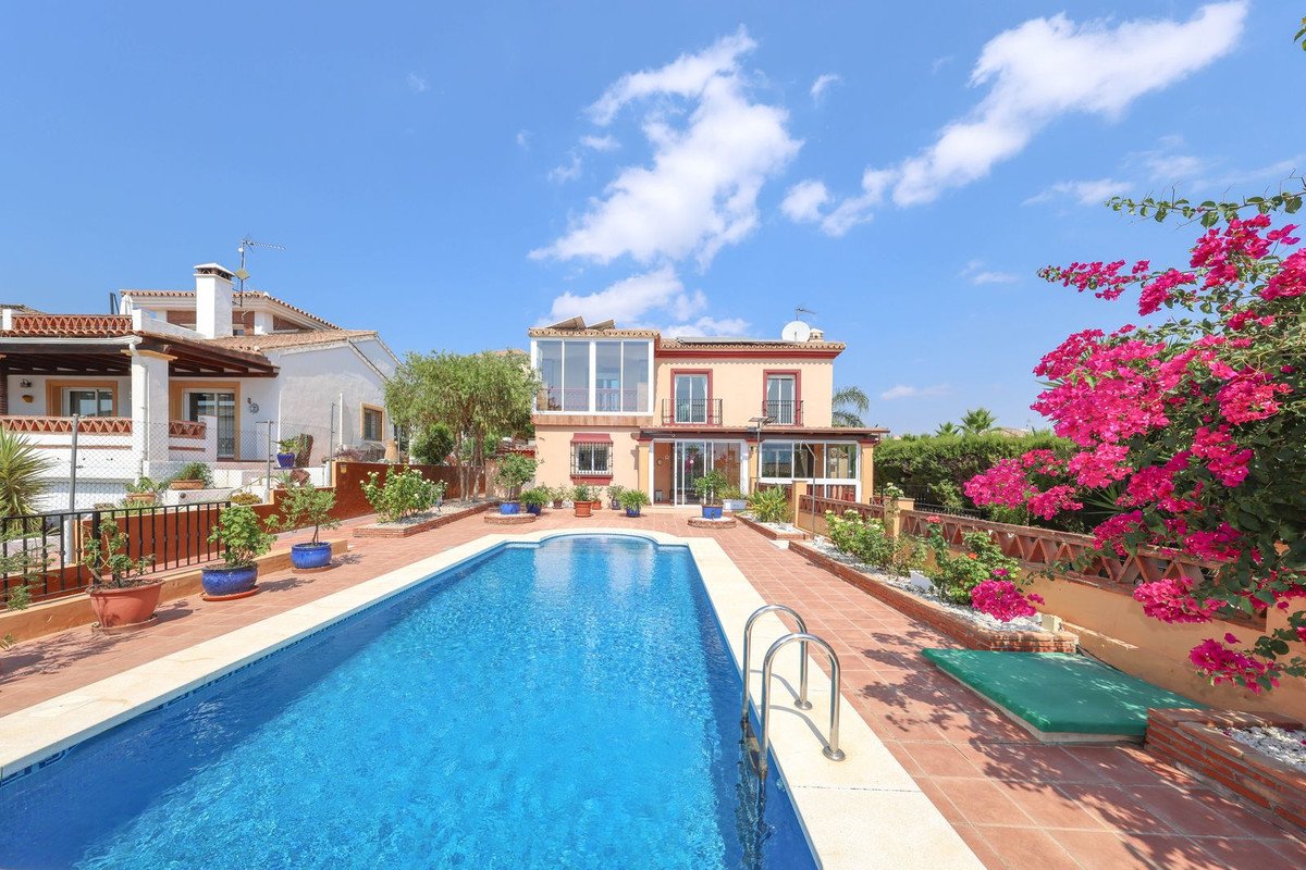 4 Bed Detached Villa in Coín