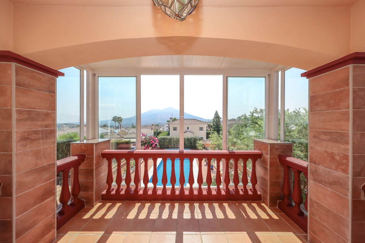4 Bed Detached Villa in Coín