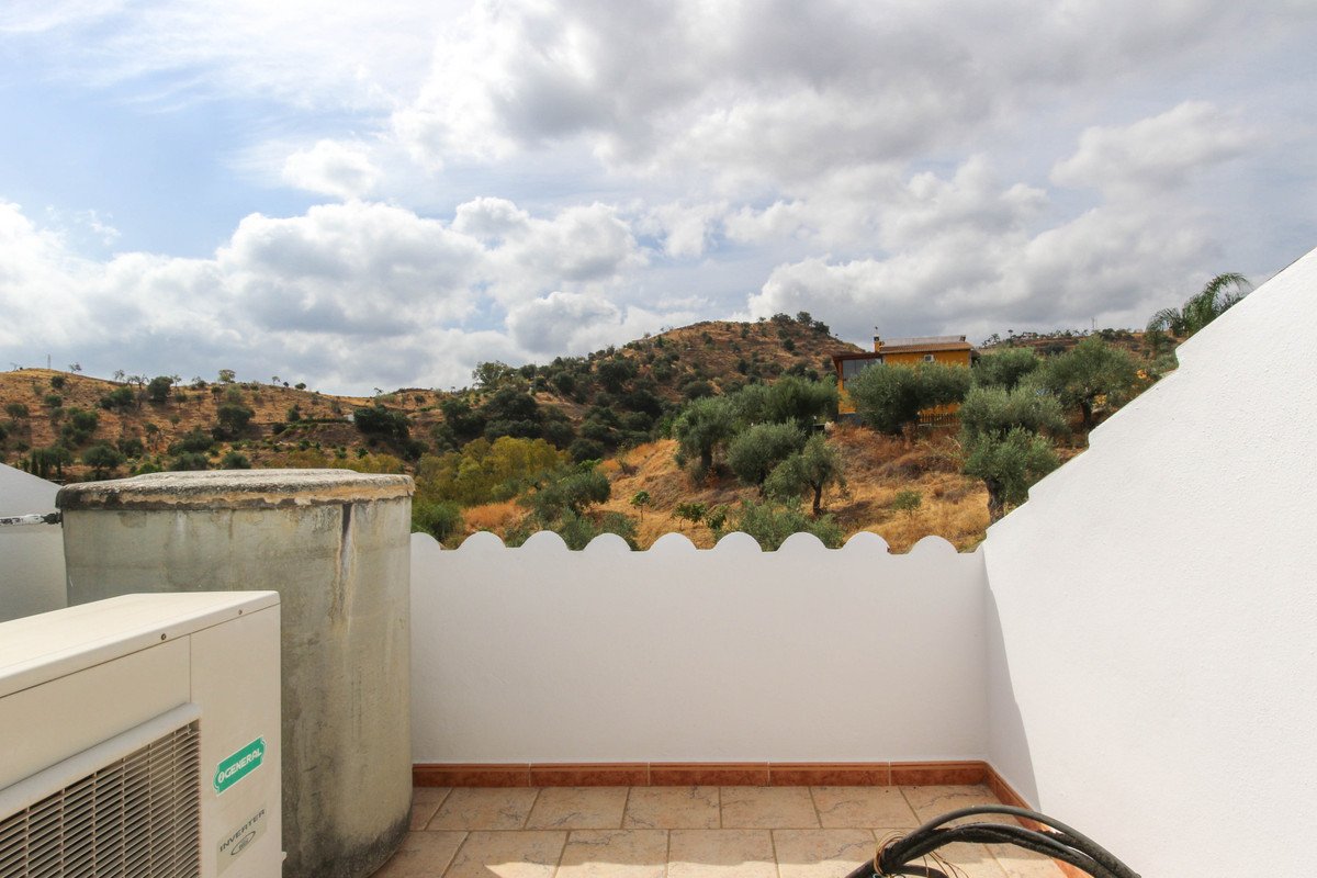 5 Bed Detached Villa in Coín