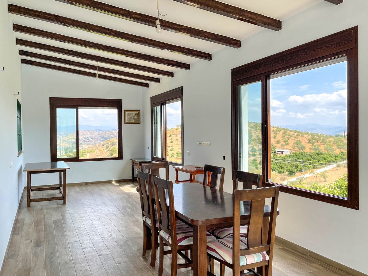 5 Bed Detached Villa in Coín
