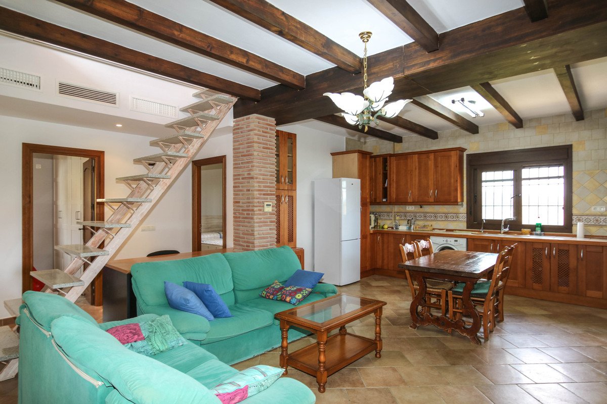 5 Bed Detached Villa in Coín