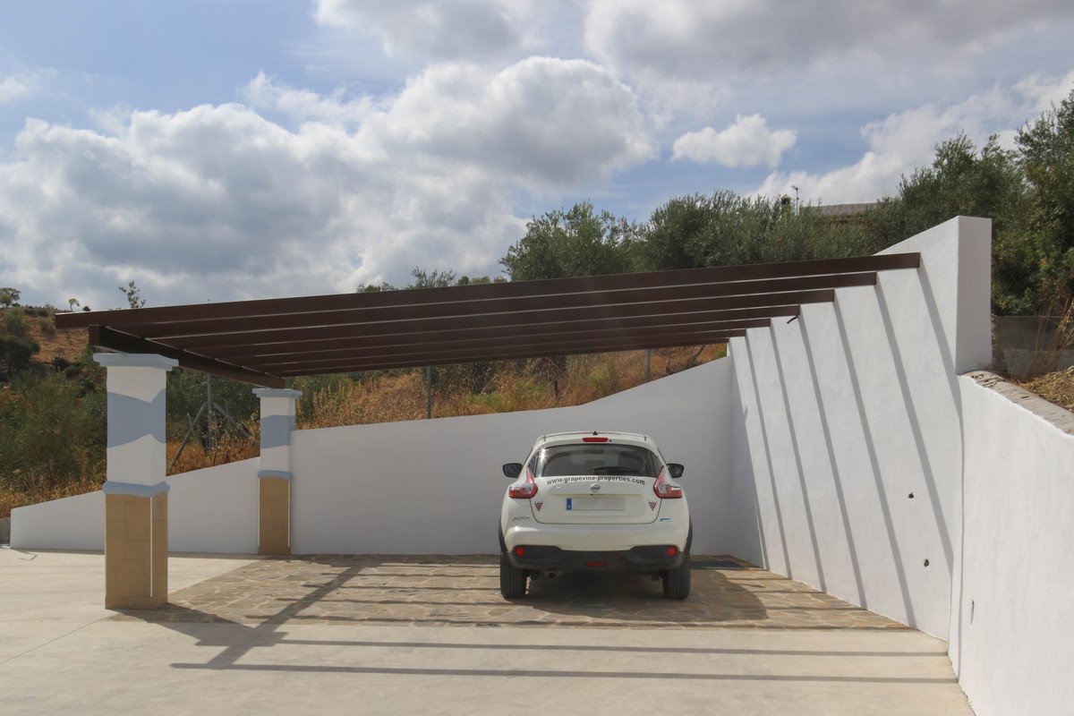 5 Bed Detached Villa in Coín