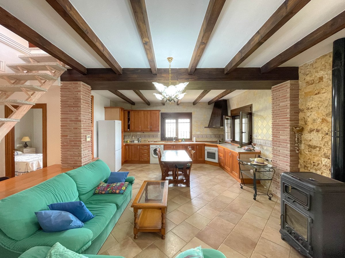 5 Bed Detached Villa in Coín