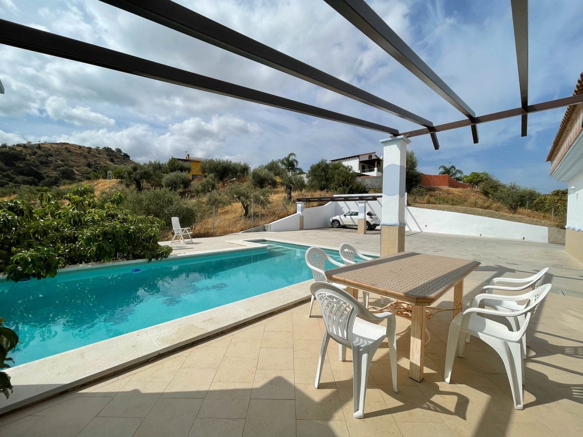 5 Bed Detached Villa in Coín
