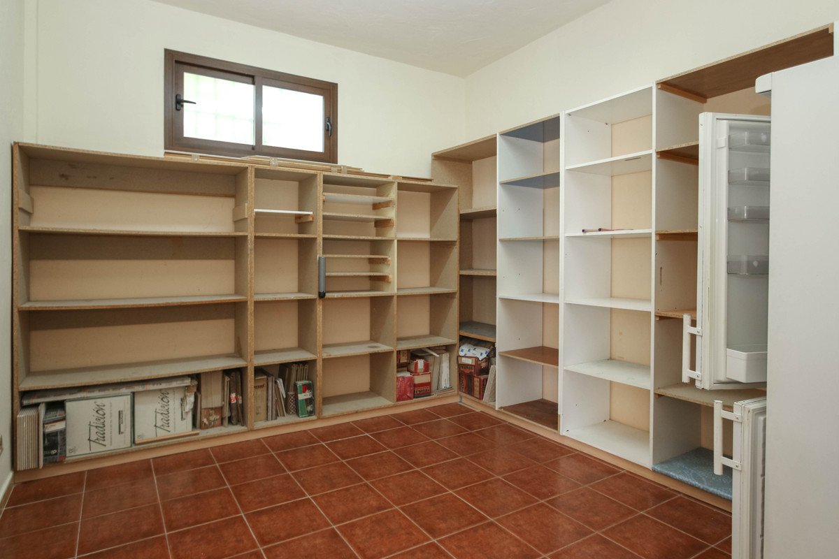 5 Bed Detached Villa in Coín
