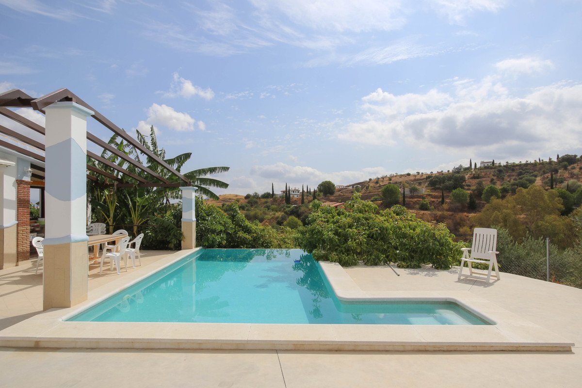 5 Bed Detached Villa in Coín