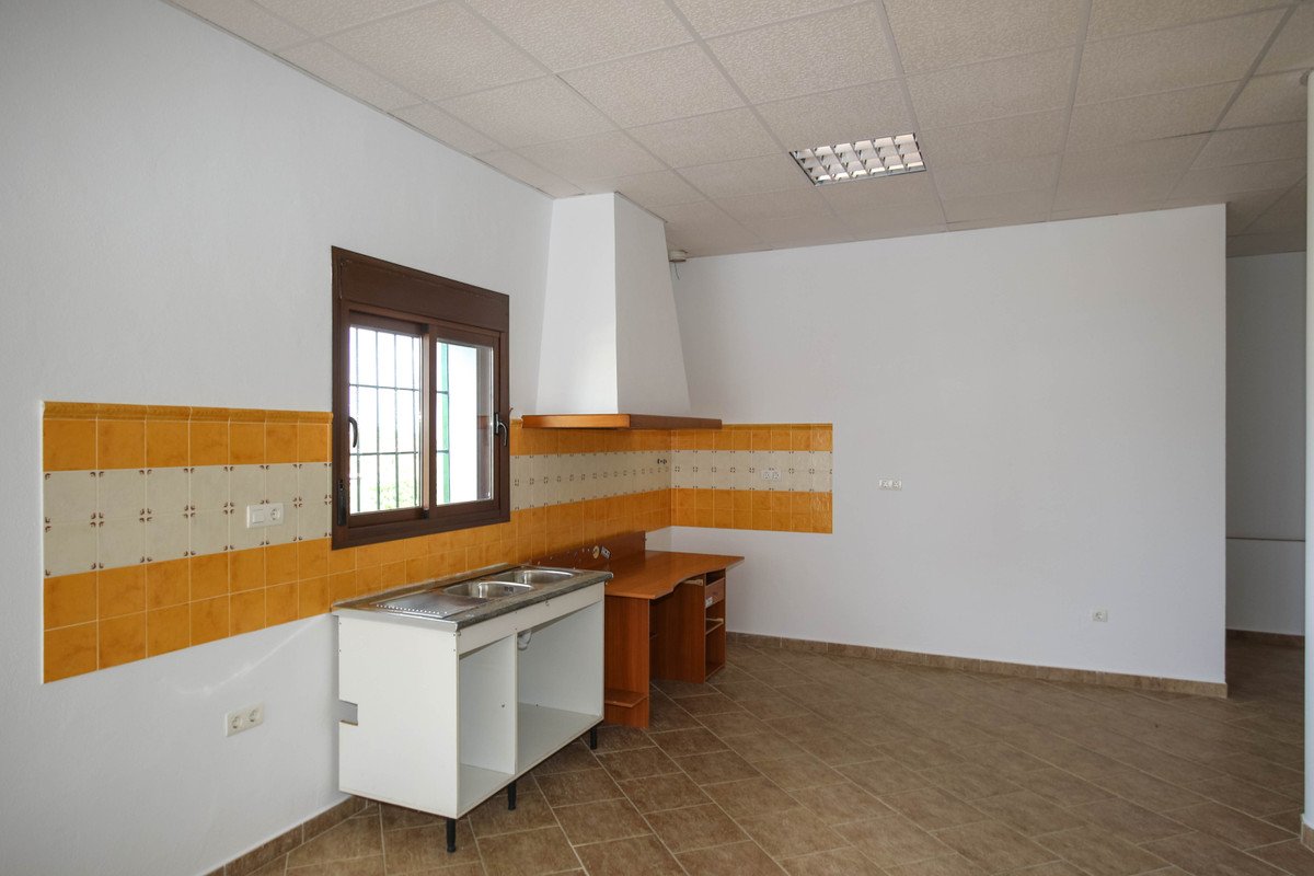 5 Bed Detached Villa in Coín