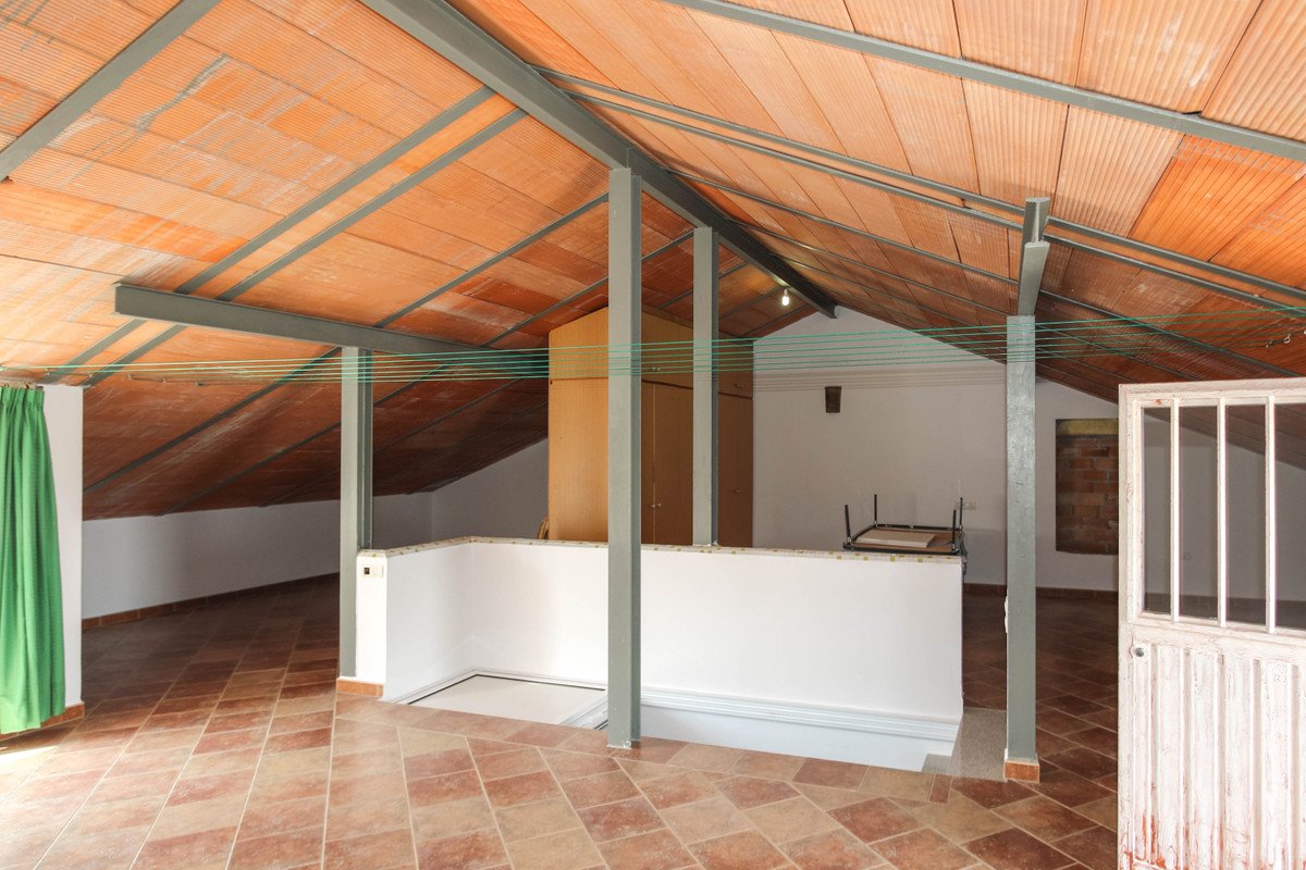 5 Bed Detached Villa in Coín