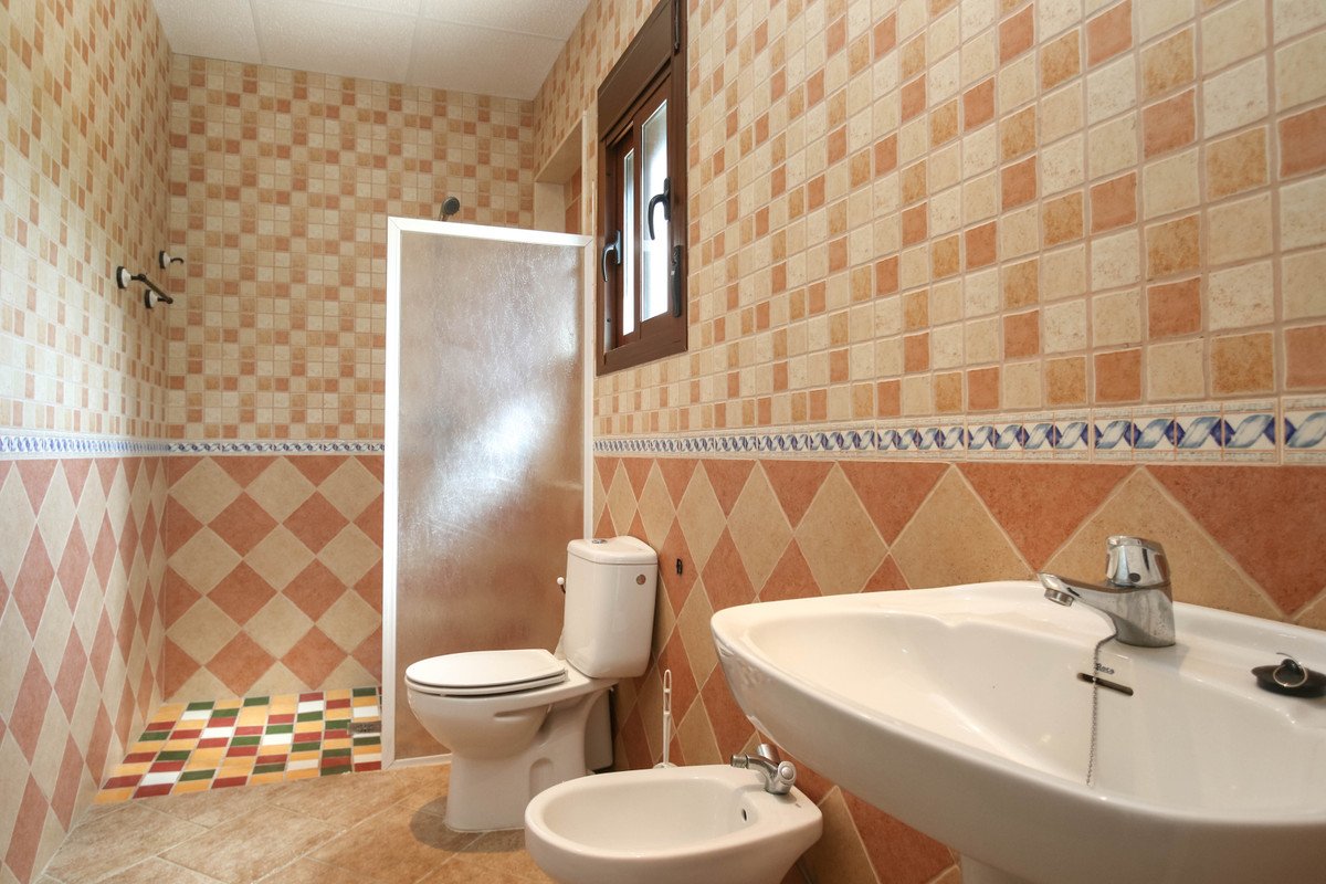 5 Bed Detached Villa in Coín