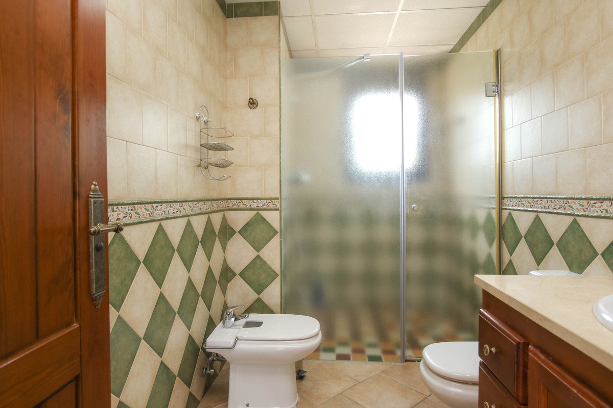 5 Bed Detached Villa in Coín