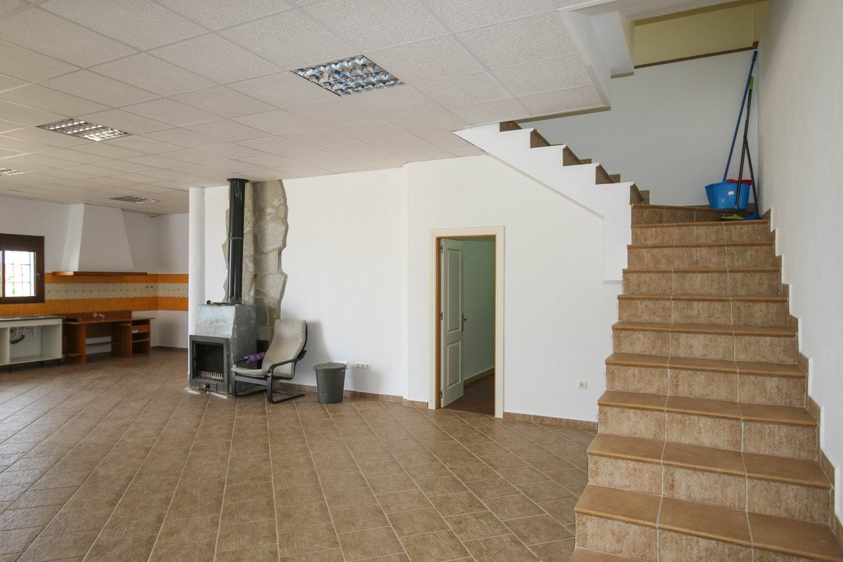 5 Bed Detached Villa in Coín