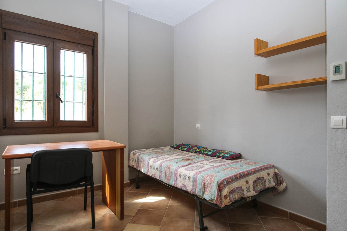 5 Bed Detached Villa in Coín