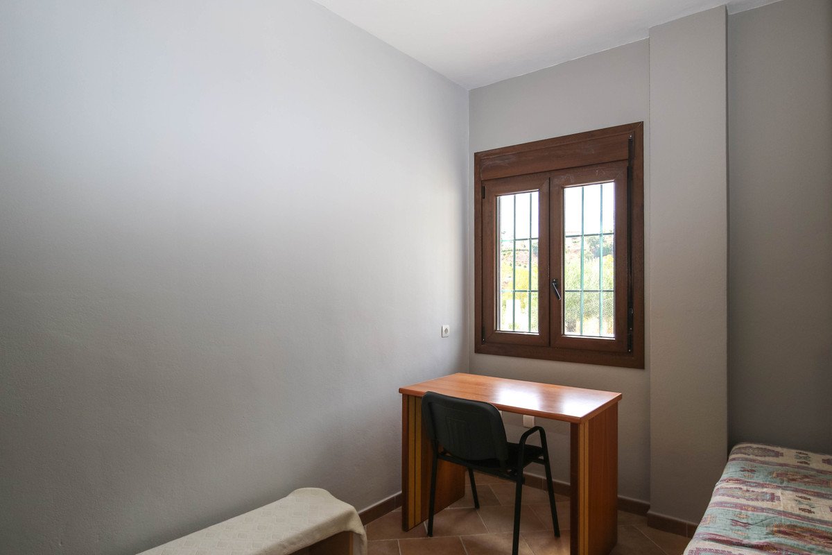 5 Bed Detached Villa in Coín