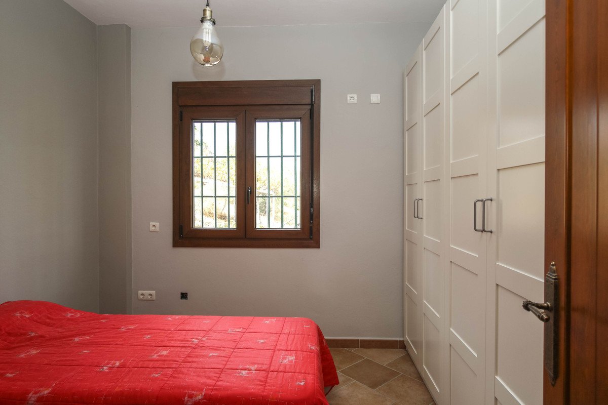 5 Bed Detached Villa in Coín