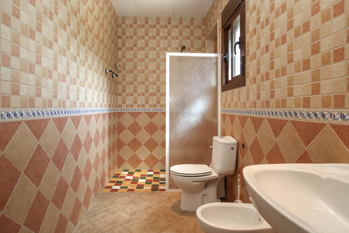 5 Bed Detached Villa in Coín