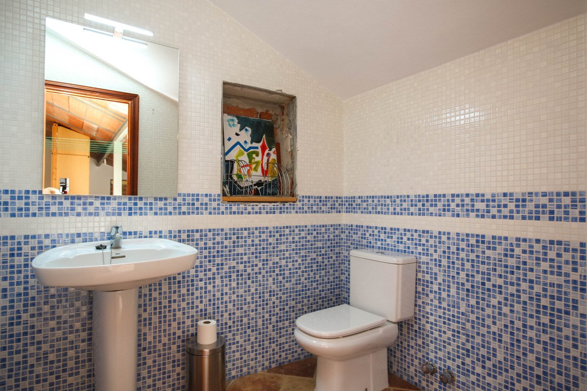 5 Bed Detached Villa in Coín
