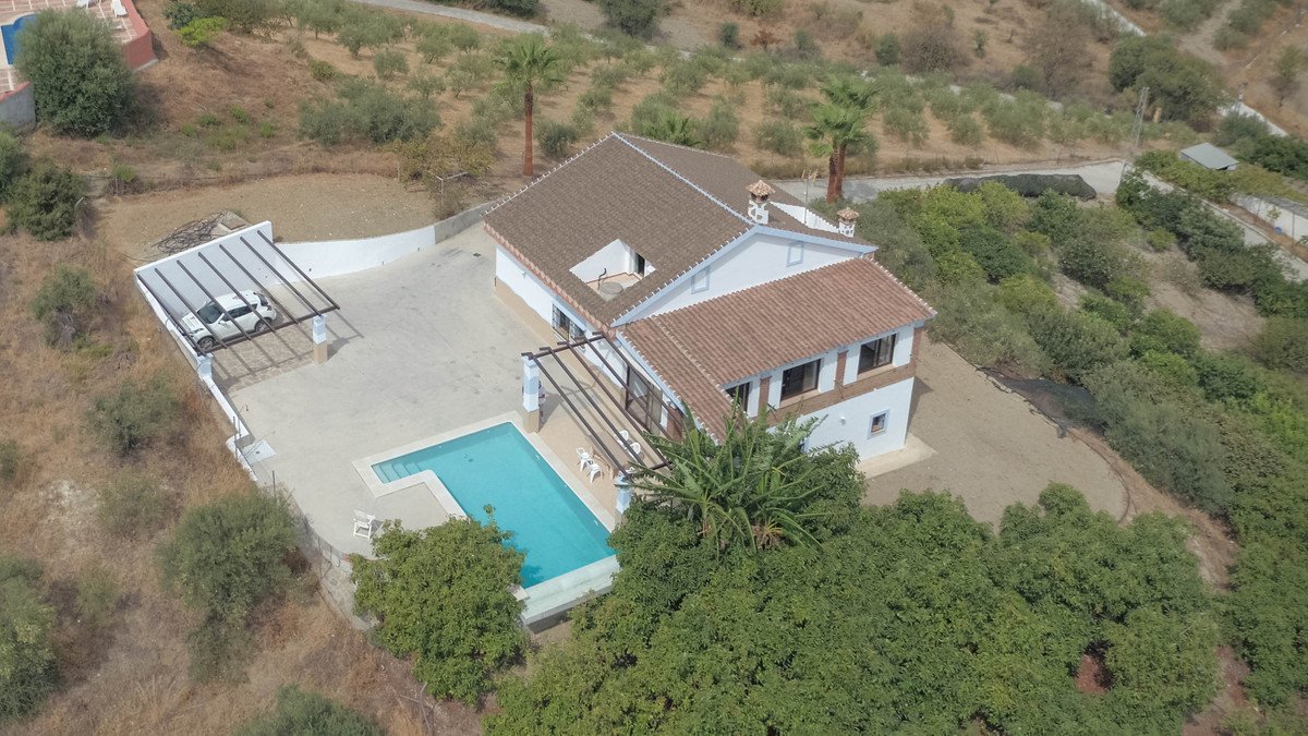 5 Bed Detached Villa in Coín