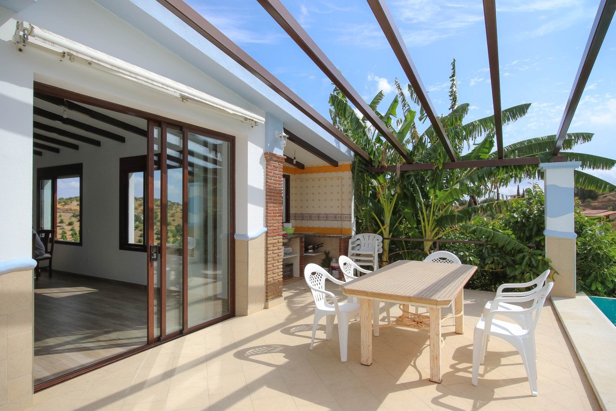 5 Bed Detached Villa in Coín