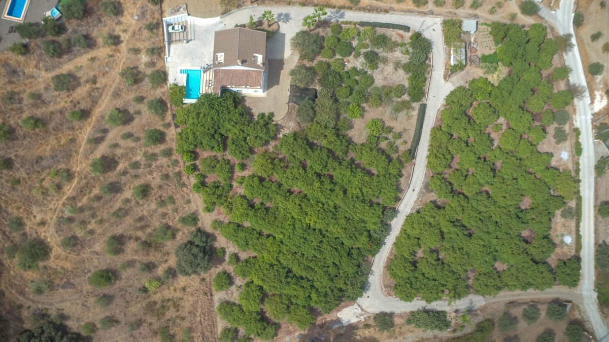 5 Bed Detached Villa in Coín