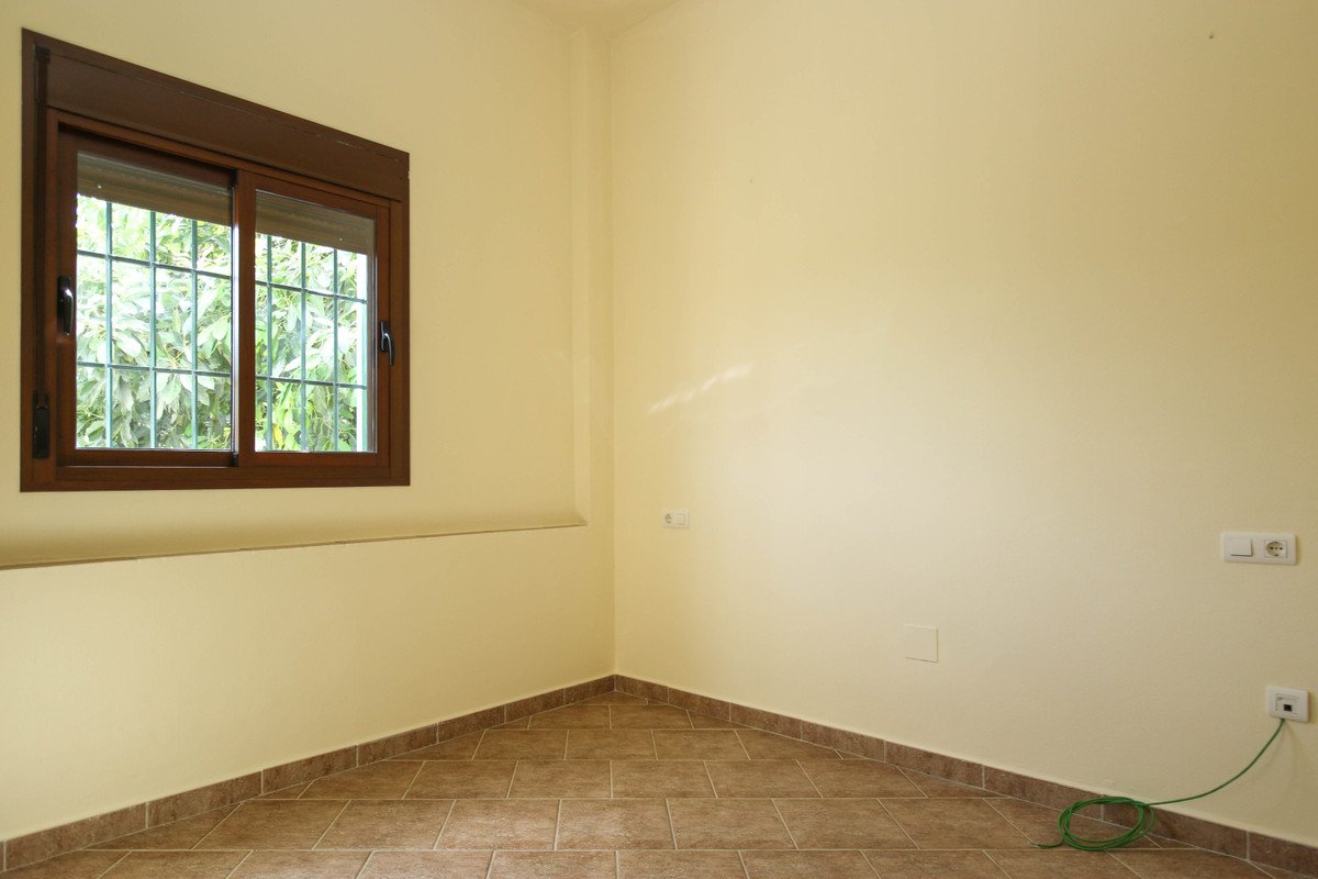 5 Bed Detached Villa in Coín