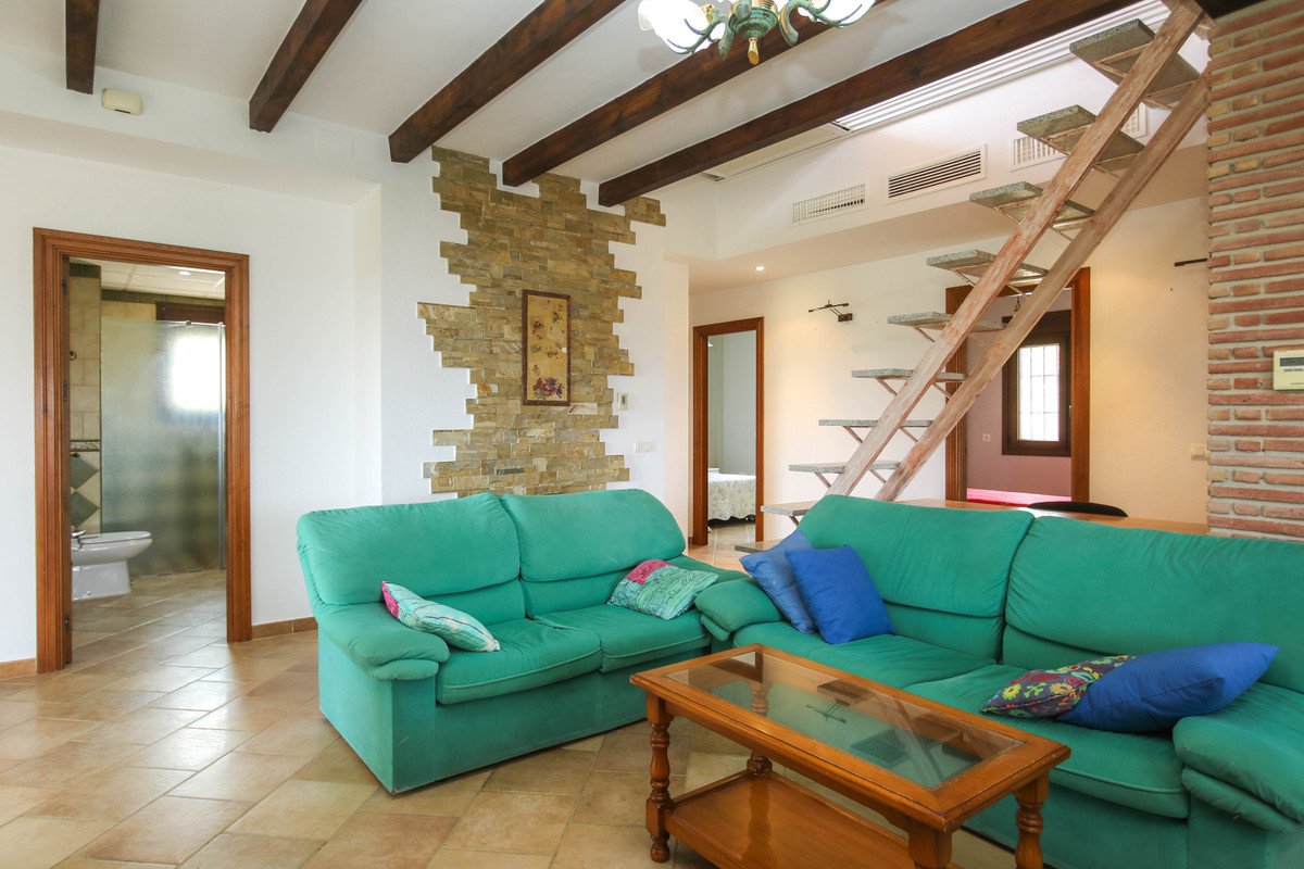 5 Bed Detached Villa in Coín