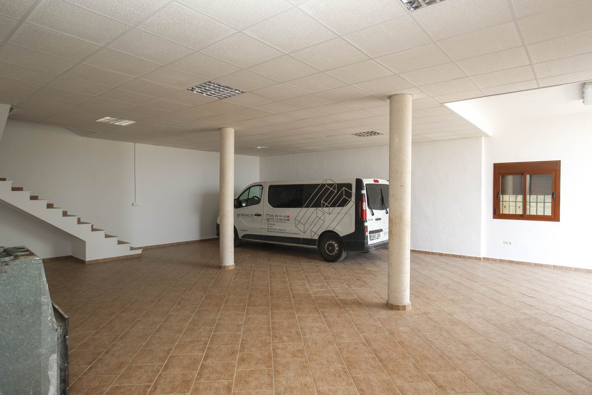 5 Bed Detached Villa in Coín